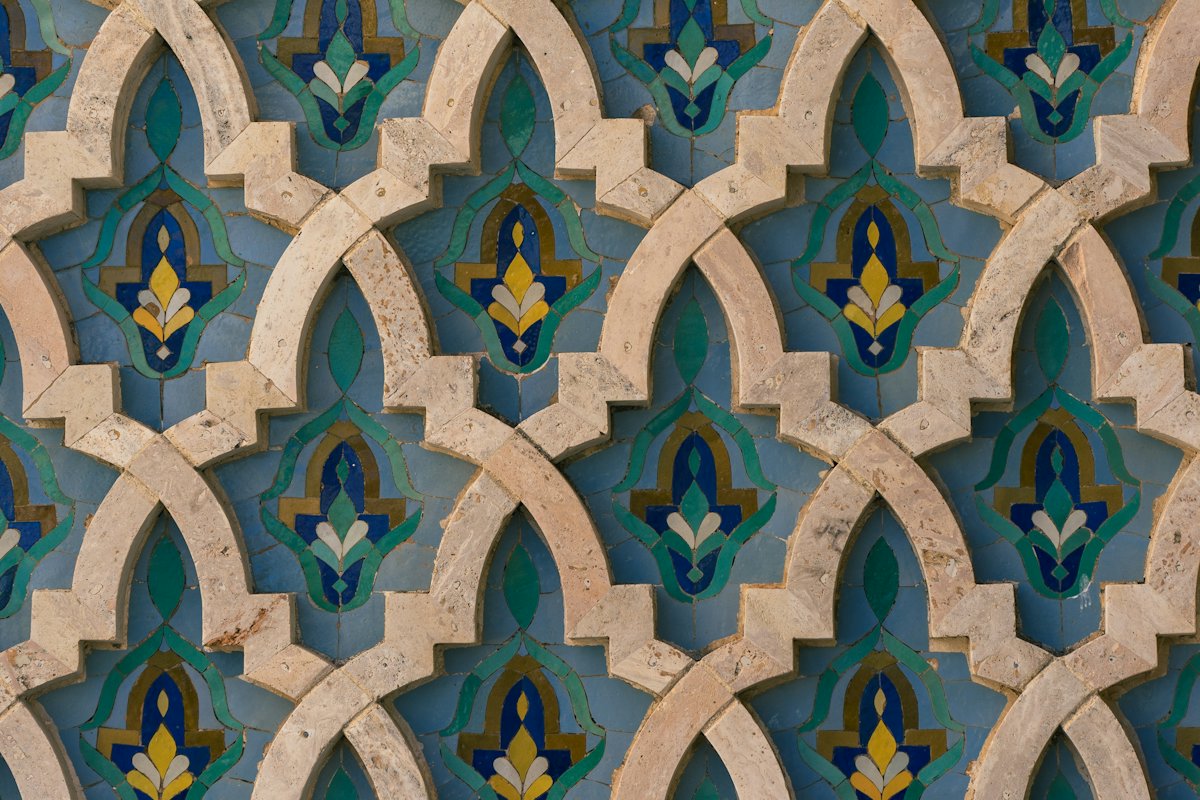 Blue and sand coloured arch-shaped decorative tiles