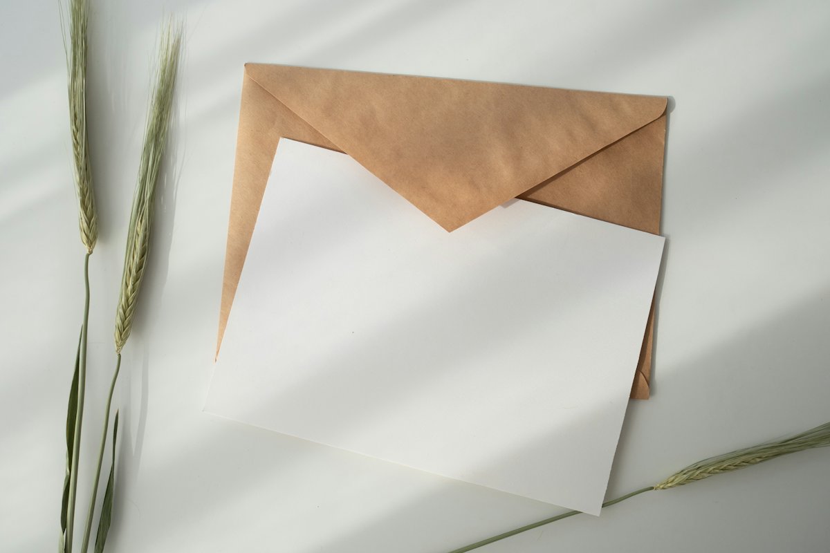 Kraft paper envelope and white card
